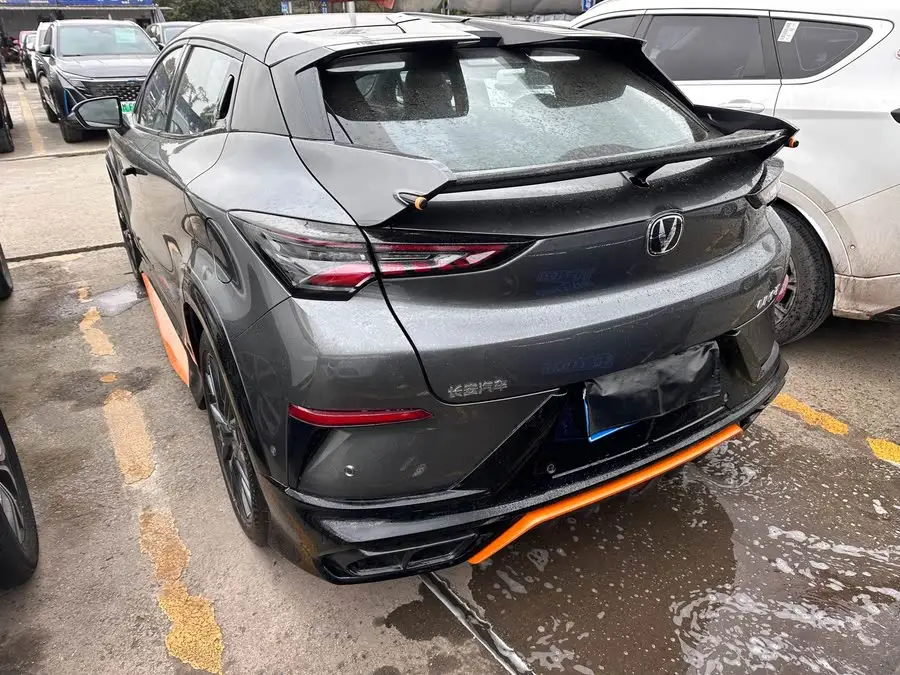 تشانجان UNI-T 2023 الطراز الثاني 1.5T نسخة رياضية فاخرة