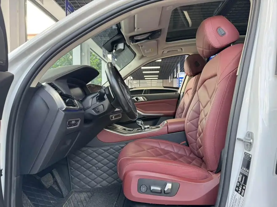 بي إم دبليو X5 2022 الطراز المعدل xDrive 30Li حزمة رياضية M