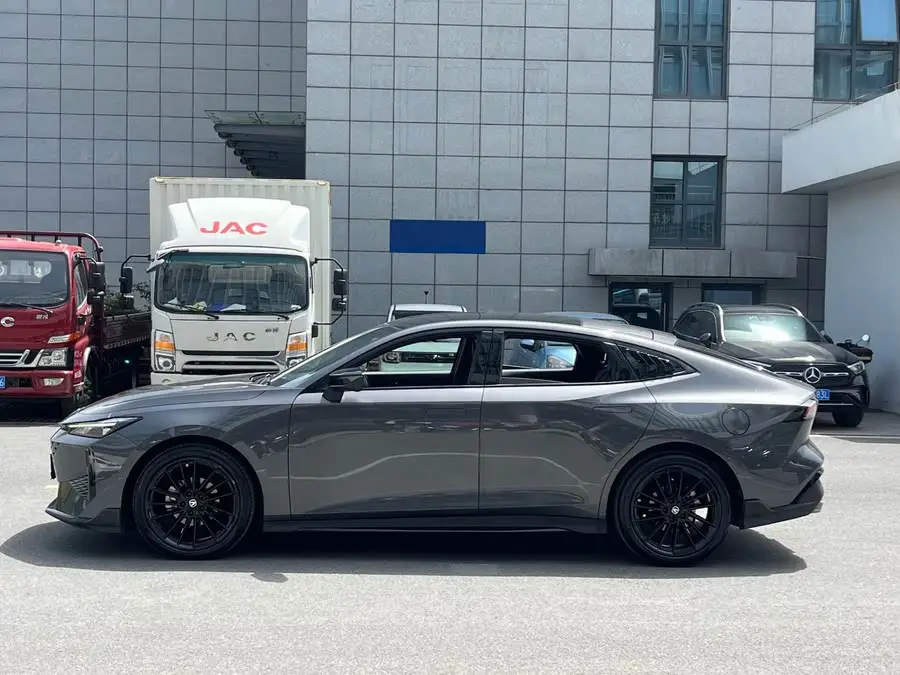 شانجان UNI-V 2024 1.5T النموذج الرياضي المتميز