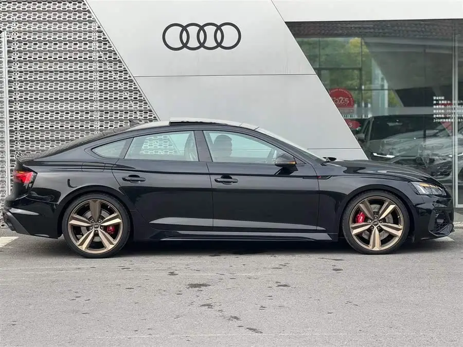 أودي RS 5 2024 RS 5 2.9T سبورت باك النسخة القياسية