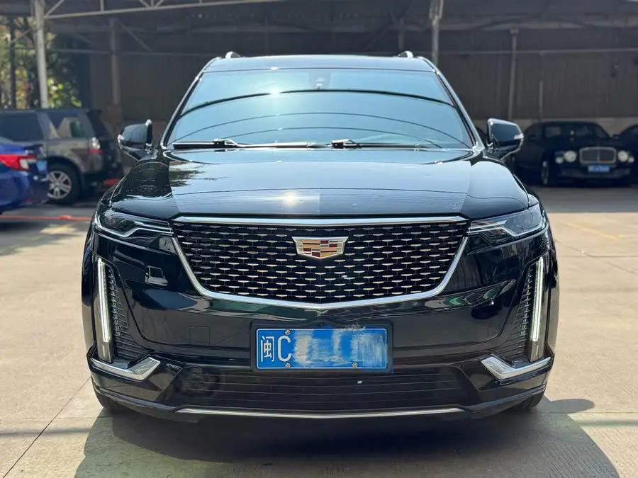 كاديلاك XT6 2021 28T طراز فخم بستة مقاعد