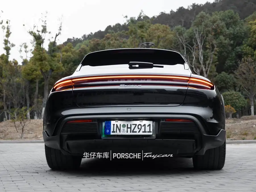 تايكان 2024 طراز تايكان 4 كروس توريزمو