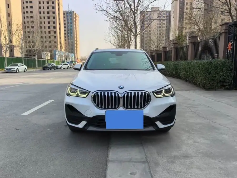 بي إم دبليو X1 2022 sDrive25Li الطراز الرائد