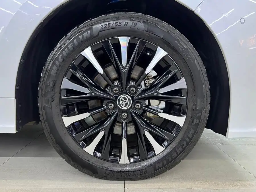 ألفارد 2024 بمحرك مزدوج سعة 2.5 لتر الإصدار المتميز