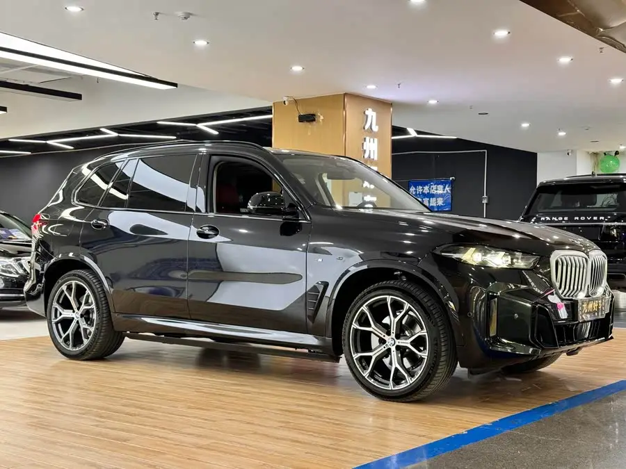 BMW X5 2023 xDrive 30Li 尊享型M运动曜夜套装