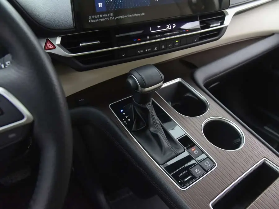 جرينفيا 2023 فئة الهجين 2.5 لتر بلس المميزة