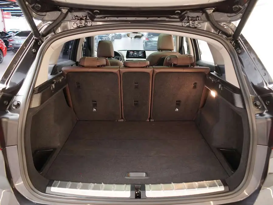 بي إم دبليو X1 2022 sDrive25Li النسخة الرائدة