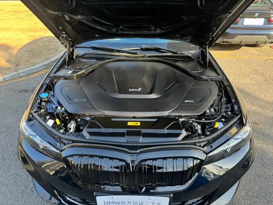 بي إم دبليو i3 2023 ايدرايف 40 L مجموعة الليل