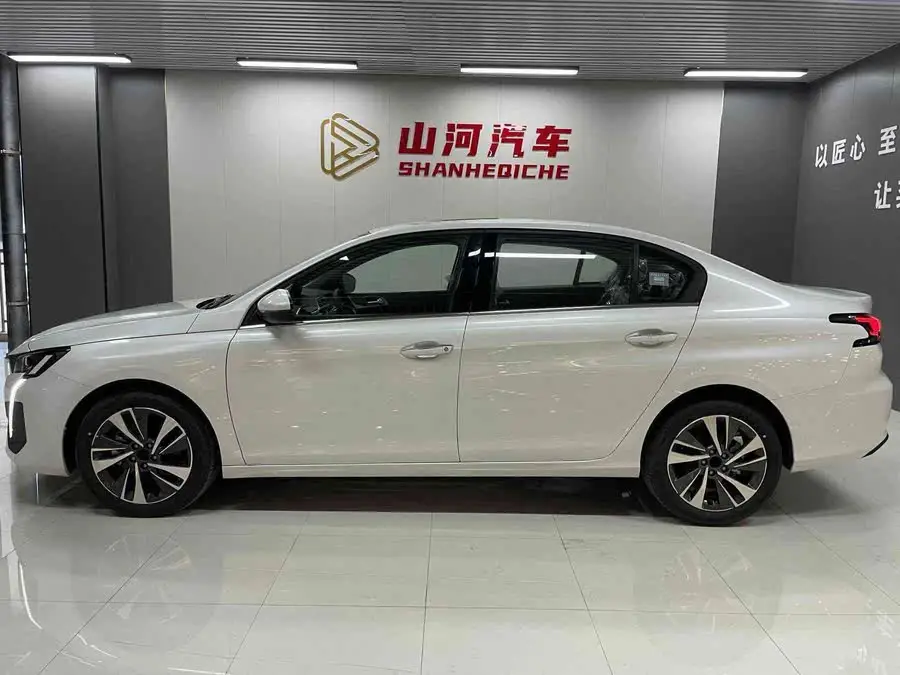 Peugeot 408 2022 1.6T Light Pursuit Edition