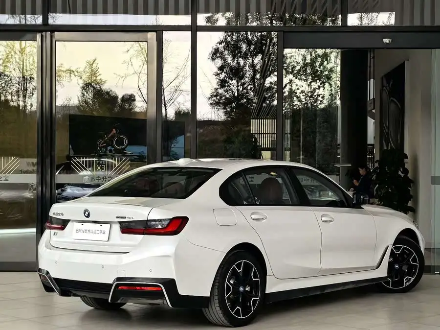 بي إم دبليو i3 2023 eDrive 40 L حزمة الليل