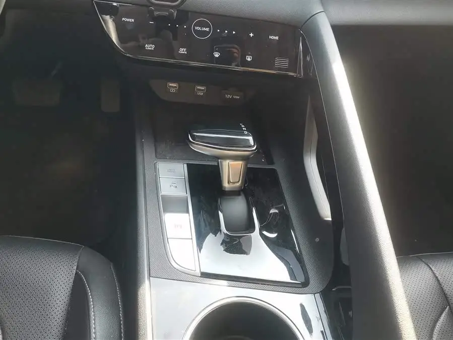 إيلانتر 2022 1.5 لتر CVT LUX المميزة