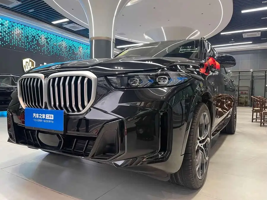 بي إم دبليو X5 2023 xDrive 40Li حزمة M الرياضية الليلية الحصرية