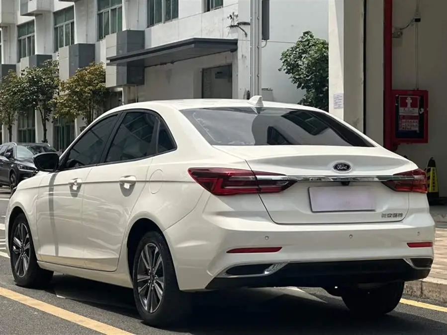 Ford Focus 2021 1.5L Automatic Diamond Edition