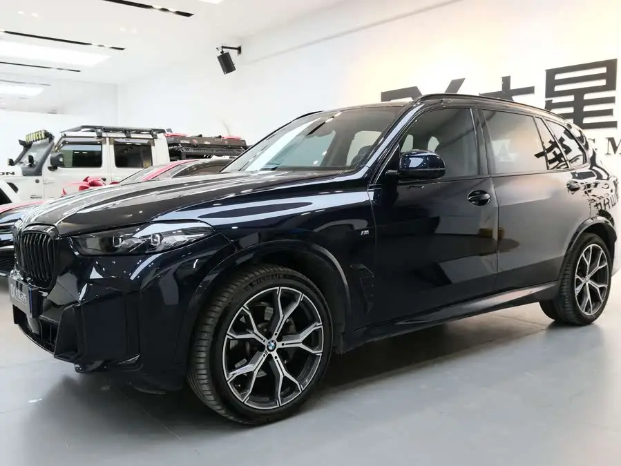 بي إم دبليو X5 2023 xDrive 30Li حزمة M الرياضية