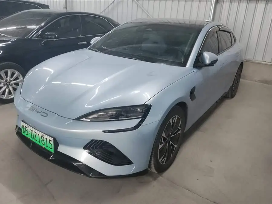 فقمة 2022 طراز 550 كم المدى القياسي النسخة الفاخرة بالدفع الخلفي