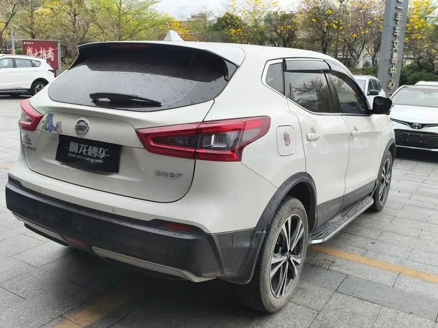 نيسان قاشقاي 2021 2.0 لتر CVT إصدار فاخر