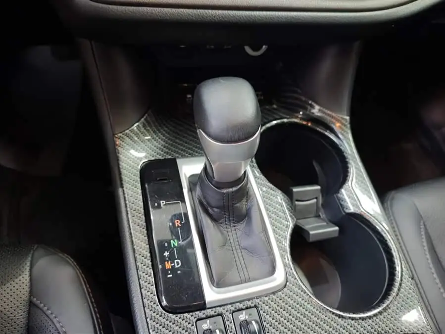 هاي لاندر 2018 2.0T دفع رباعي فئة فاخرة 7 مقاعد معيار VI