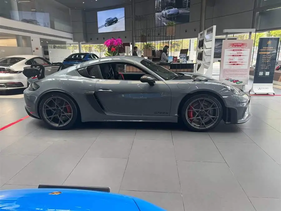 Porsche 718 2022 Cayman GT4 RS 4.0L