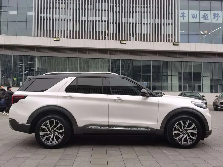 مستكشف 2023 إيكوبوست 285 دفع رباعي تيتانيوم 6 مقاعد