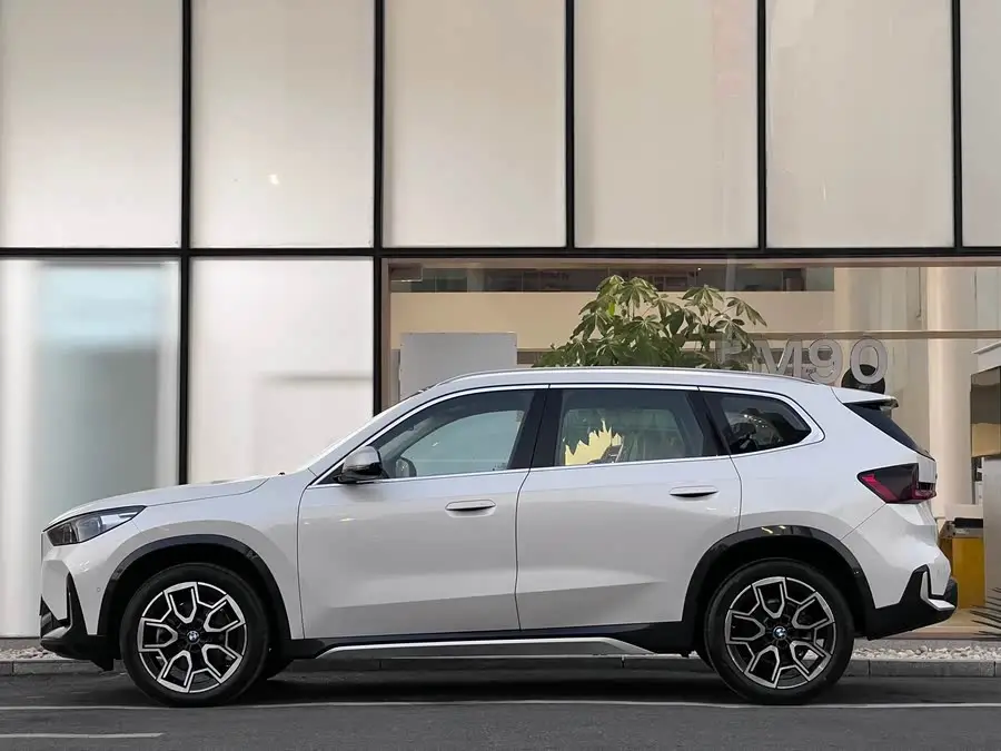 بي ام دبليو X1 2023 sDrive25Li حزمة التصميم X