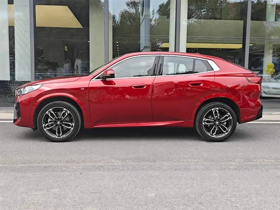 بي إم دبليو X2 (مستورد) طراز 2024 sDrive25i مجموعة M الرياضية