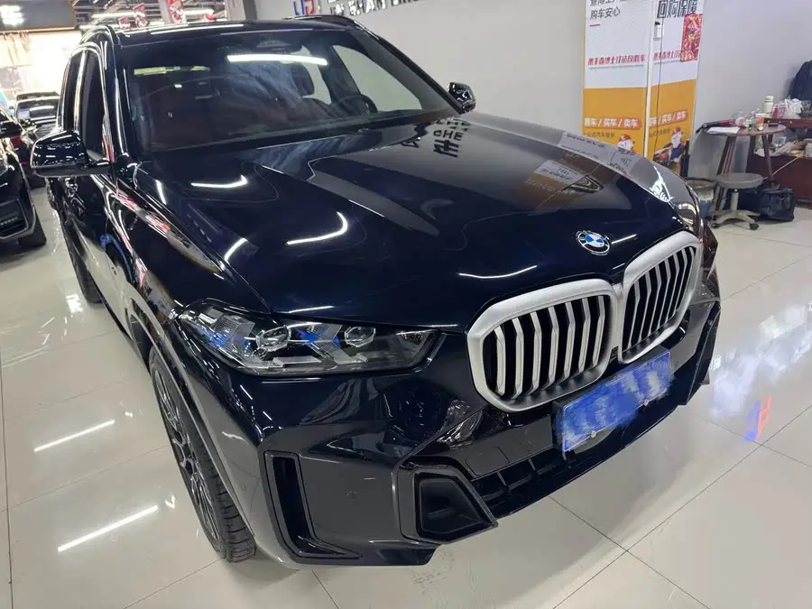 بي إم دبليو X5 2023 xDrive 40Li M حزمة رياضية ليلية