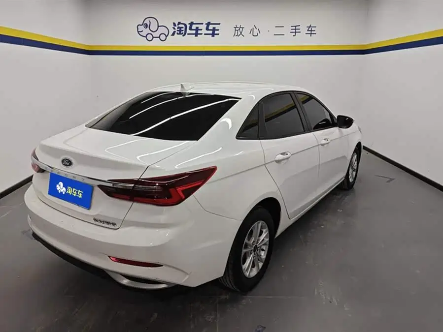 Ford Focus 2021 1.5L Automatic Golden Edition