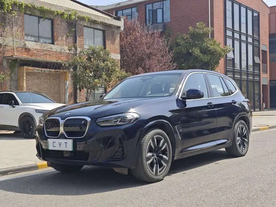 BMW iX3 2022 Leading Edition