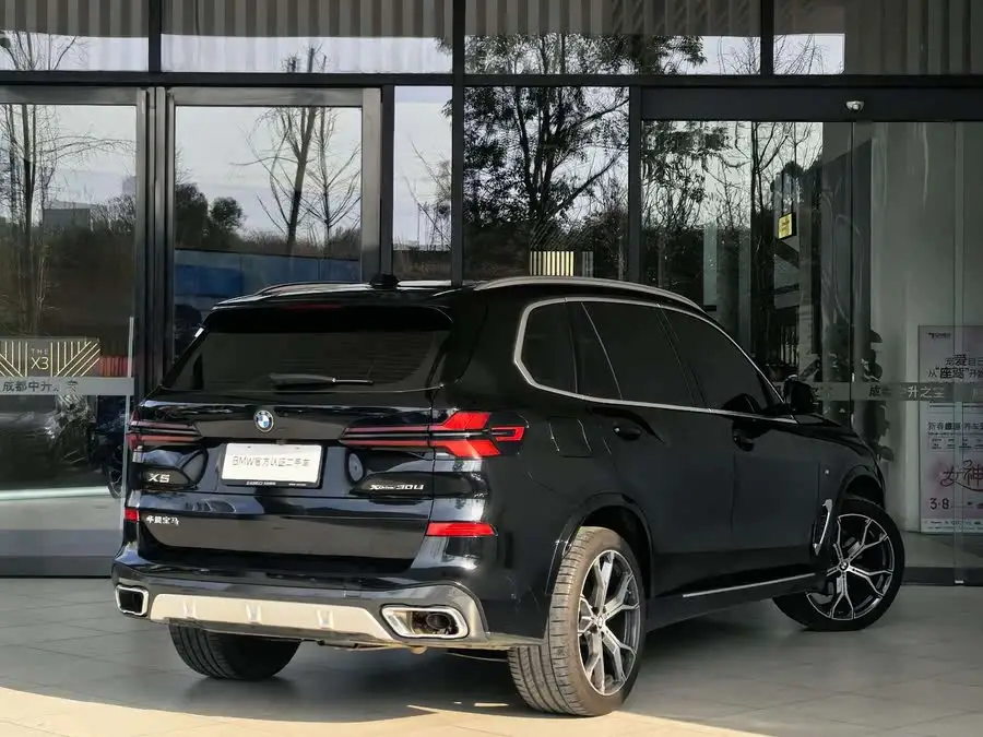 بي إم دبليو X5 2023 xDrive 30Li باقة M الرياضية الفاخرة