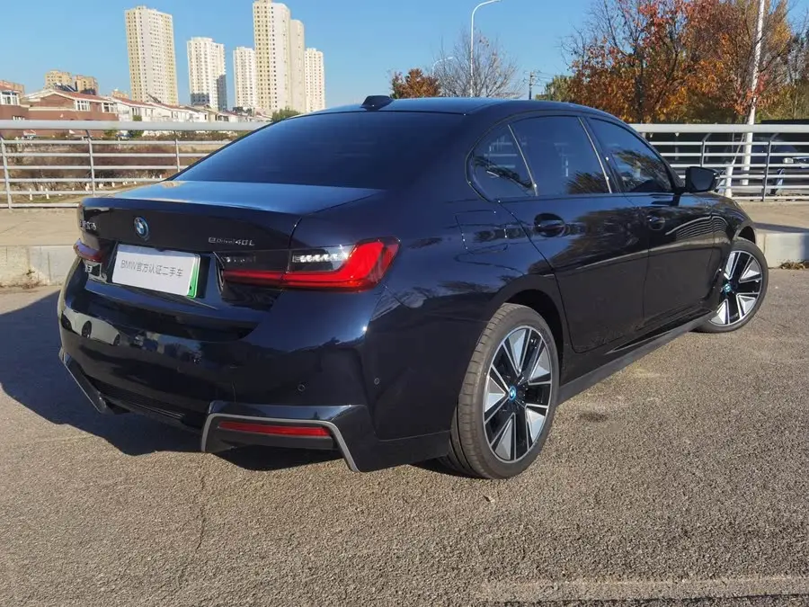 بي إم دبليو i3 2024 eDrive 40 L حزمة الرياضة الليلية