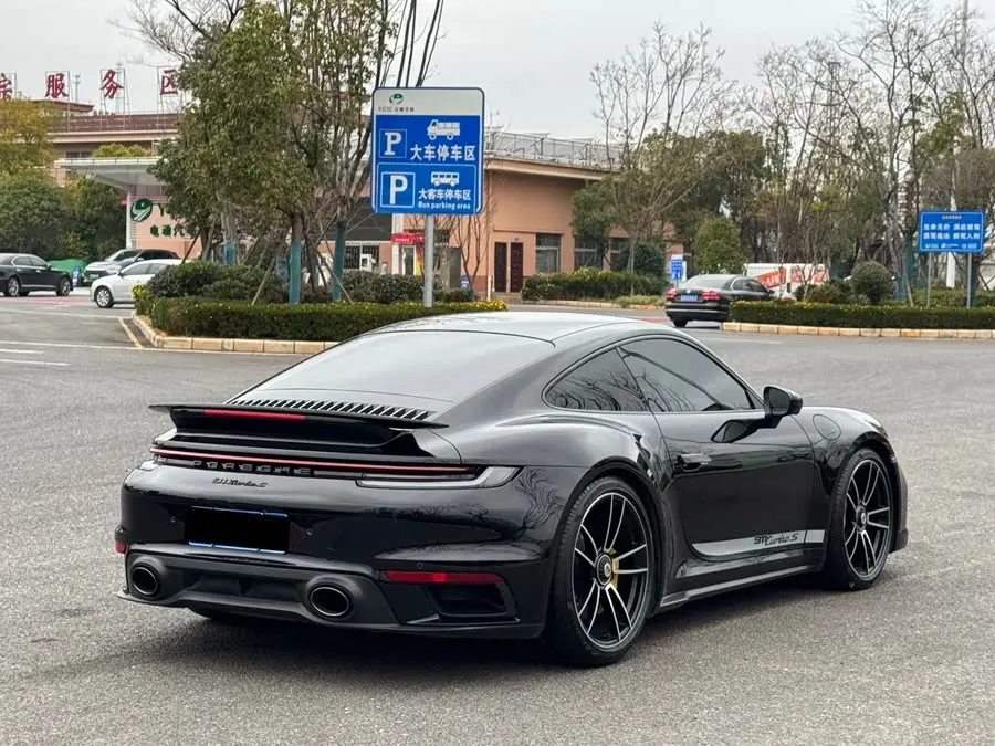 Porsche 911 2022 Turbo S 3.7T