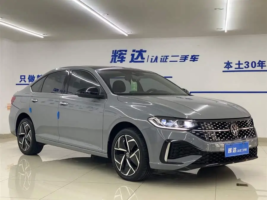 لافيدا 2023 300TSI DSG إصدار الأبد النجمي