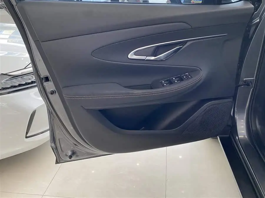 شانجان UNI-T 2022 1.5T الفاخرة