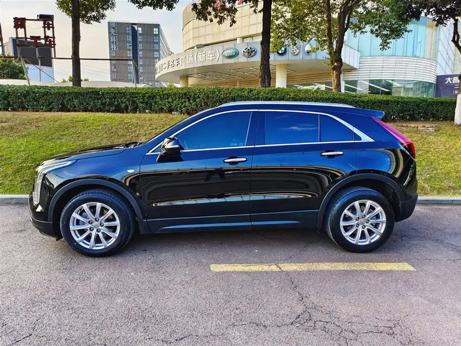 Cadillac XT4 2022 28T FWD Luxury