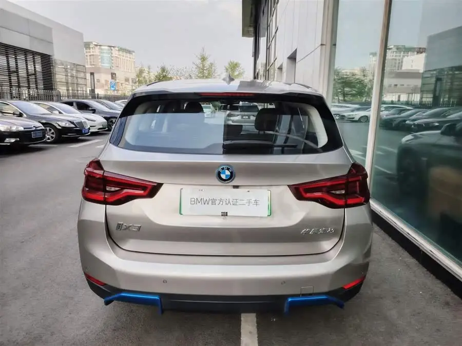 بي إم دبليو iX3 2021 الطراز الرائد