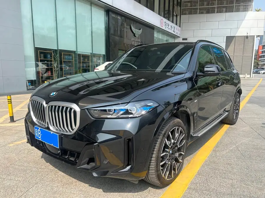 بي إم دبليو X5 2023 xDrive 40Li حزمة M الرياضية