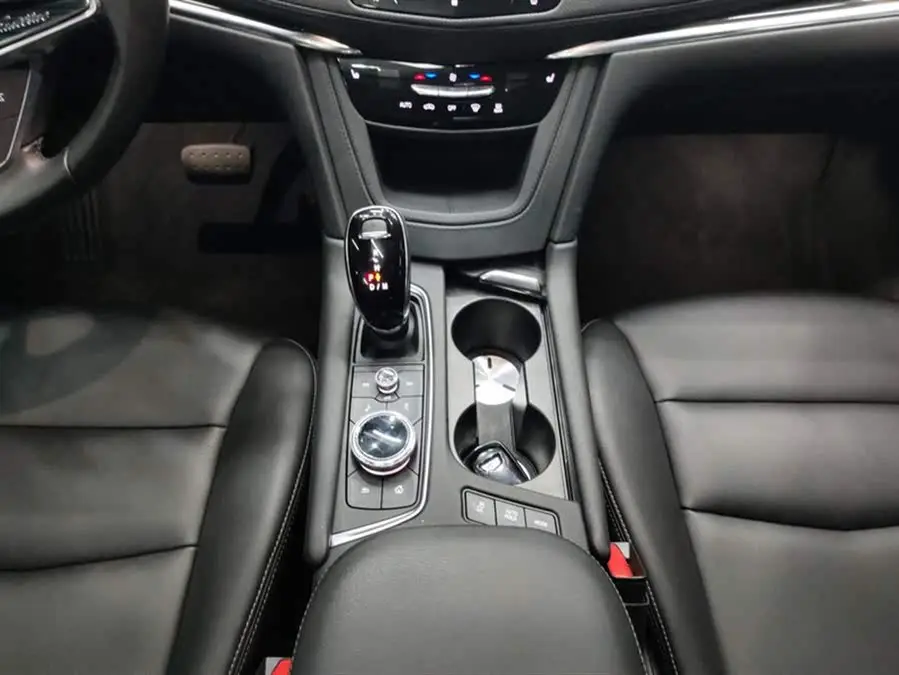 كاديلاك XT5 2021 28T الفاخرة