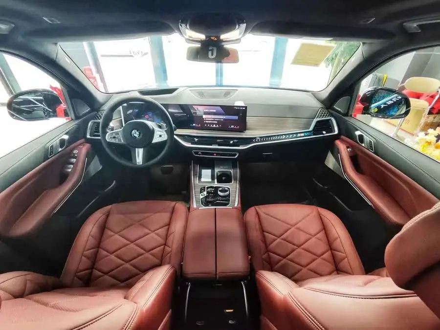 بي إم دبليو X5 2023 xDrive 40Li حزمة M الرياضية