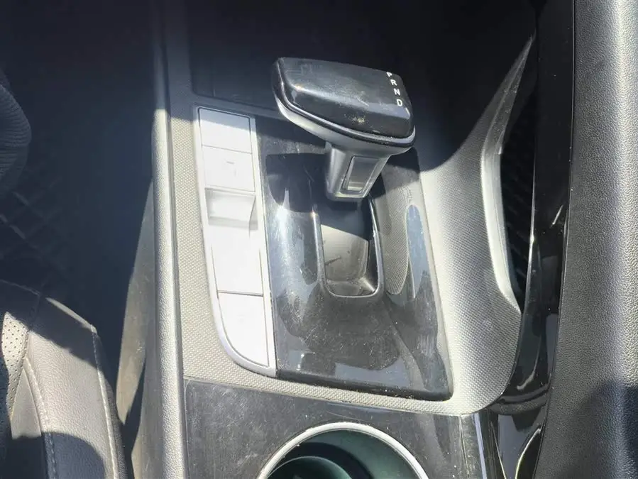 إلنترا 2022 1.5 لتر CVT LUX النسخة المميزة