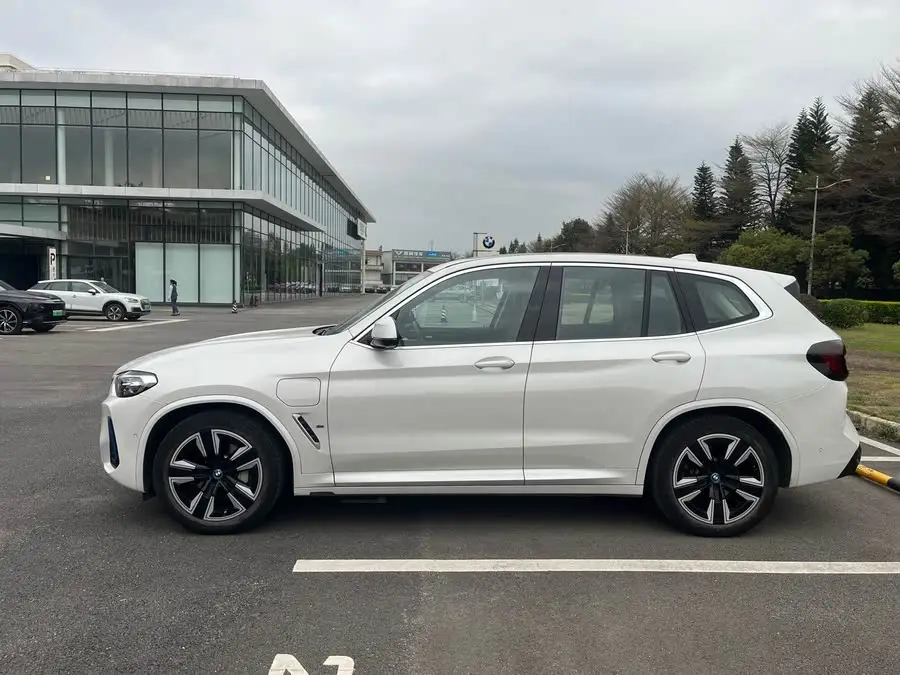 بي ام دبليو iX3 طراز 2022 النسخة الرائدة