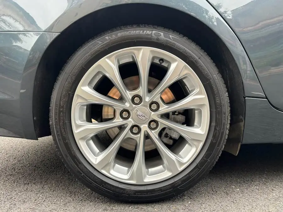 كاديلاك CT5 2022 28T الفاخرة