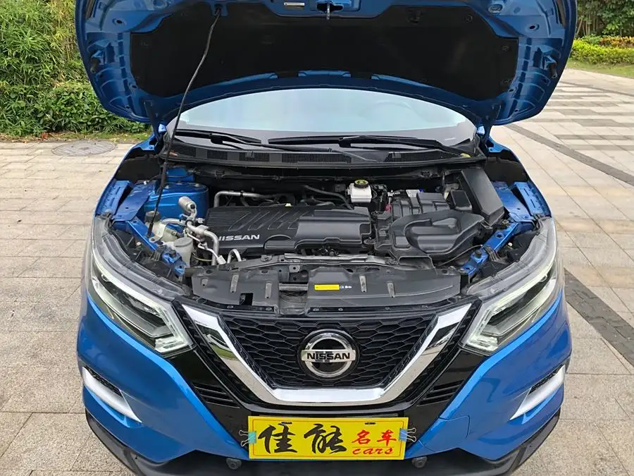 2021 نيسان إكس-تريل 2.0 لتر CVT فئة العلم