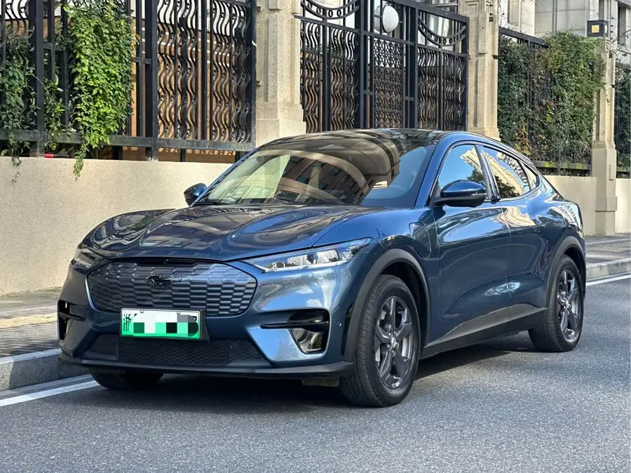 فورد موستانغ ماخ-إي ٢٠٢١ النسخة ذات الدفع الخلفي النمطي (نطاق قياسي)