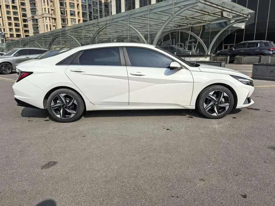 إلنترا 2022 1.5 لتر CVT LUX النسخة الفاخرة