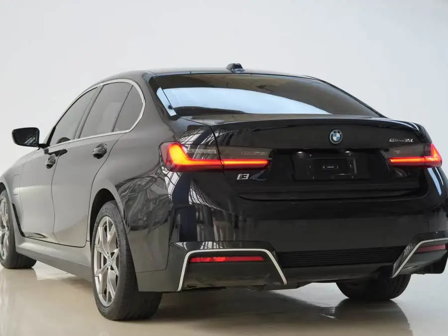 بي إم دبليو i3 2024 eDrive 35 L