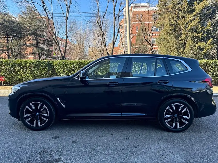 BMW iX3 2022 Facelift Leading Model