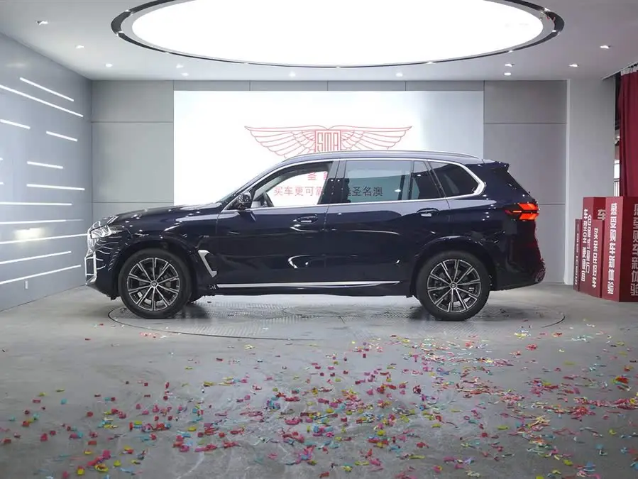 BMW X5 2023 xDrive 30Li M Sport Package