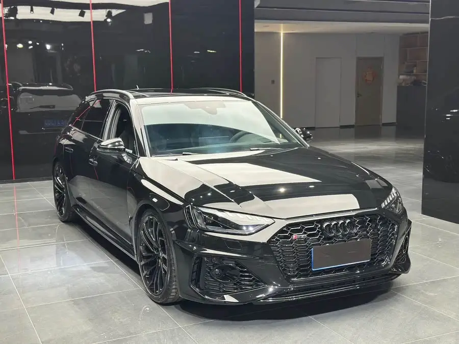 أودي RS 4 2023 RS4 أفانت إصدار بلاك