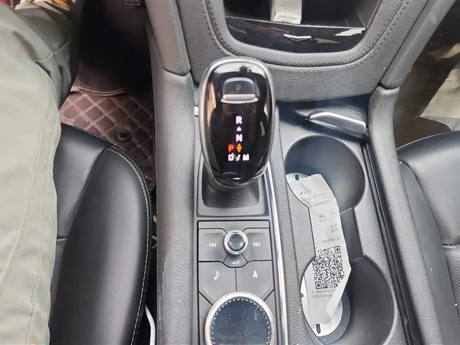 كاديلاك XT6 2020 28T بنسخة فاخرة ذات ستة مقاعد ودفع رباعي مع نظام صوتي متميز