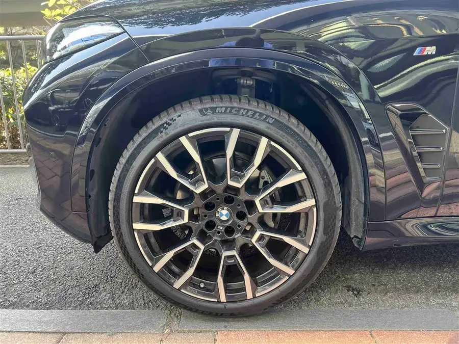 بي إم دبليو X5 2023 xDrive 40Li M حزمة رياضية ليلية